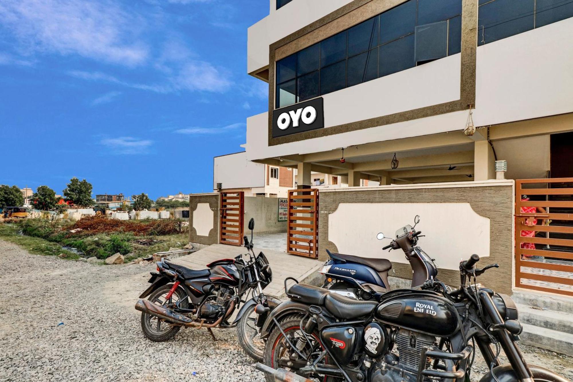 Oyo Vnr Convention Hotel Guntūr Buitenkant foto